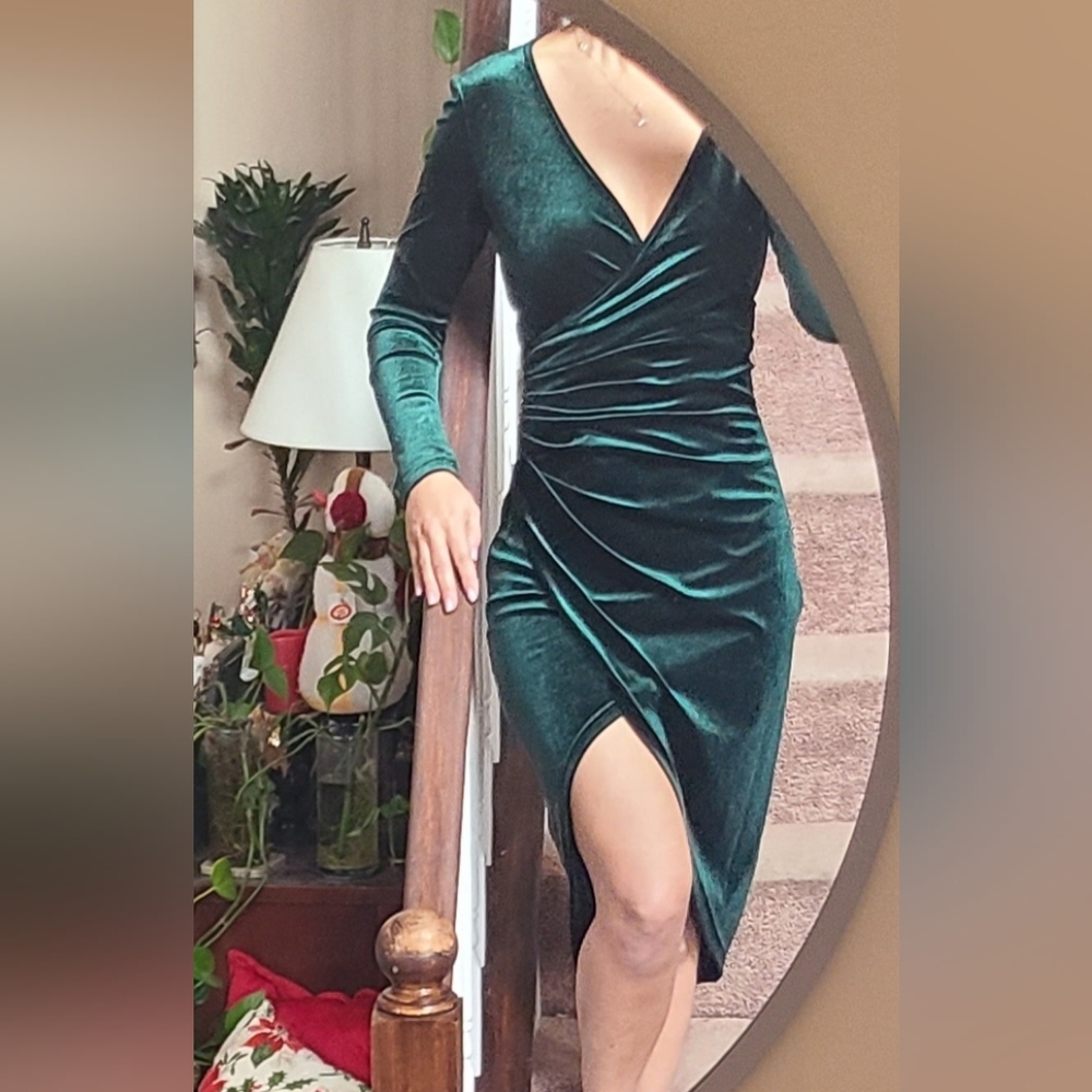 Huhot Small Green Velvet Dress